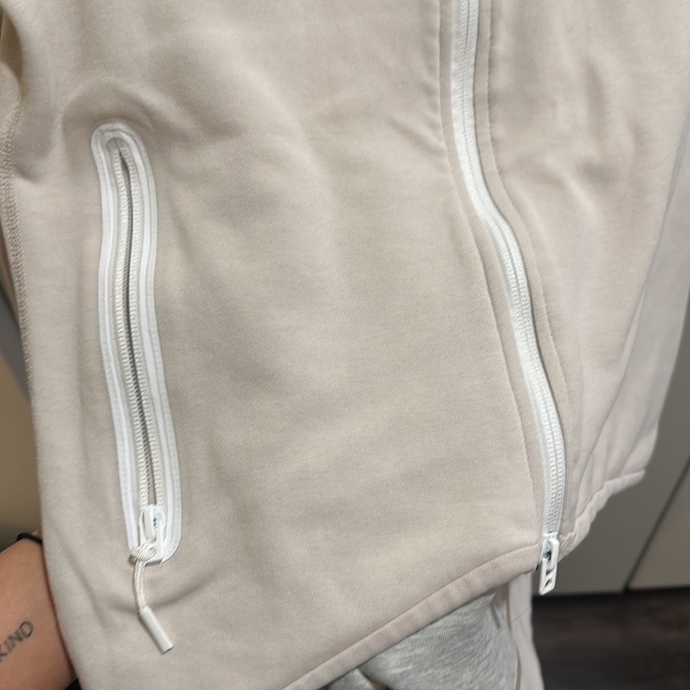 Nike Women's Sweatshirt in Light Gray - Picture 4 of 6